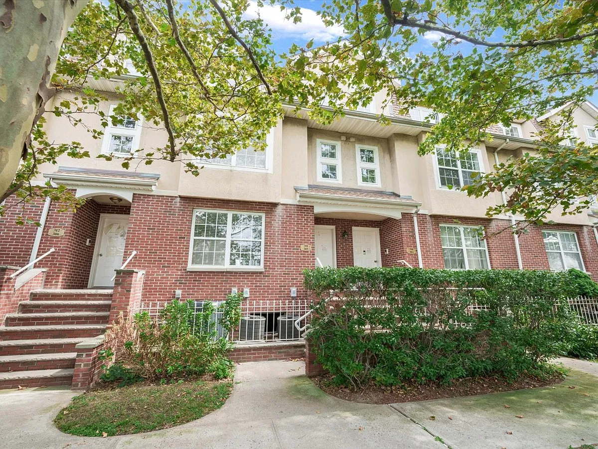 2 bed, 1050 sqft, $3,500 — Photo 2