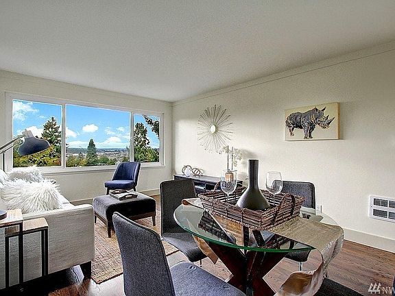 Light-filled living and dining