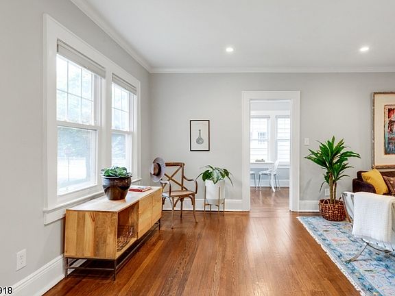 4th image of 206 Lenox Ave