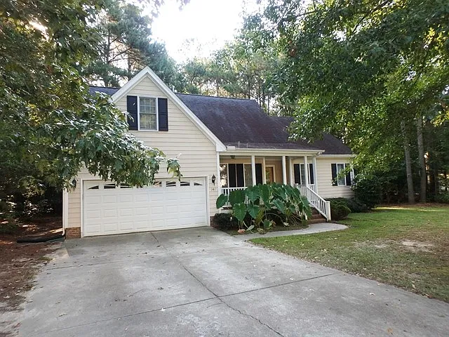 3 bed, 2.5 bath, 1900 sqft, $2,100 — Photo 1