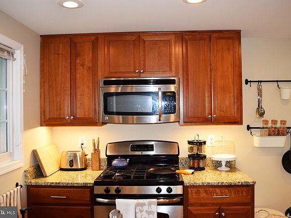 2nd image of 2801 Jefferson Dr