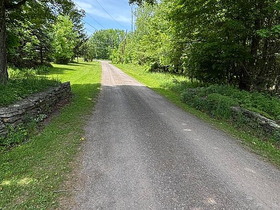 5th image of 190 Larry Ln