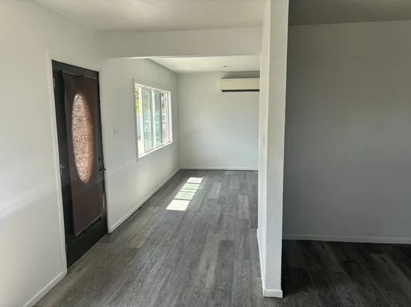 9514 Olive St, Fontana, CA 92335