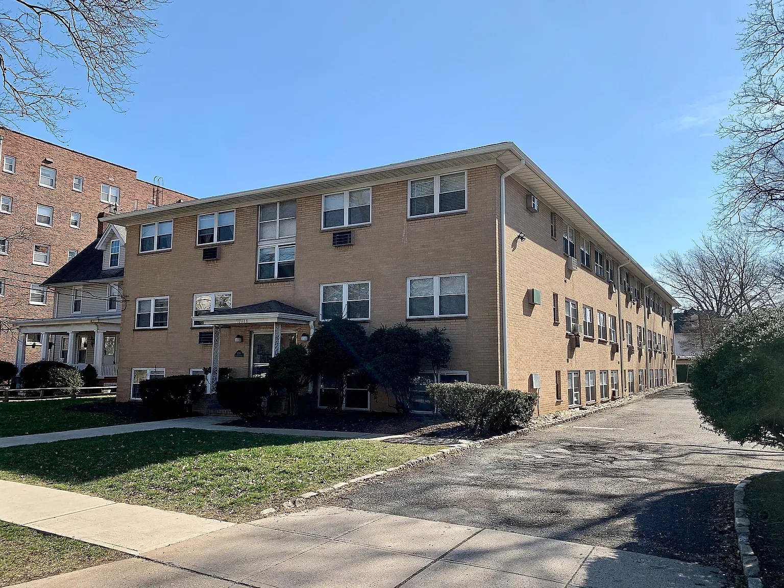 2 bed, 700 sqft, $1,875 — Photo 1