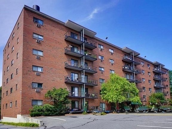 3rd image of 1321 Worcester Rd APT 303