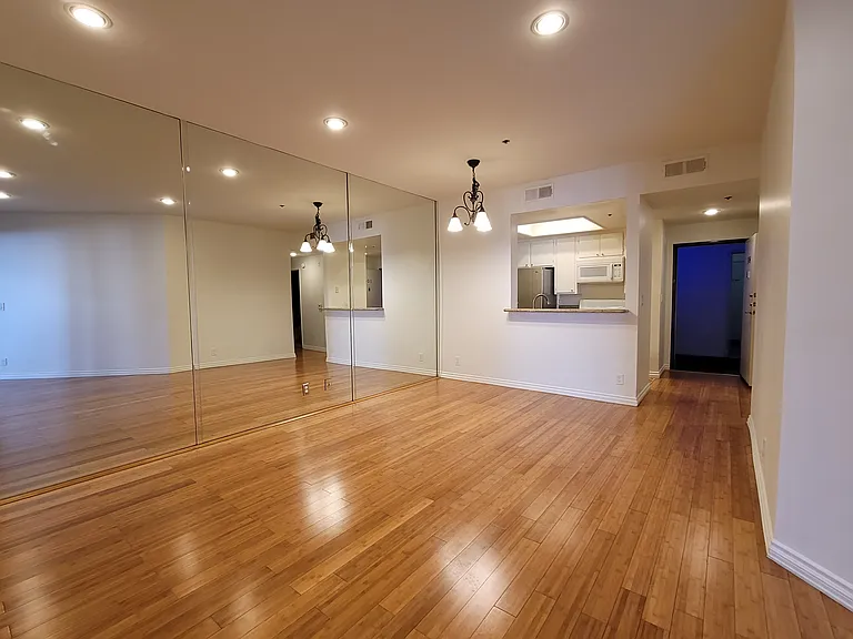 525 S Berendo St #104 — Photo 15