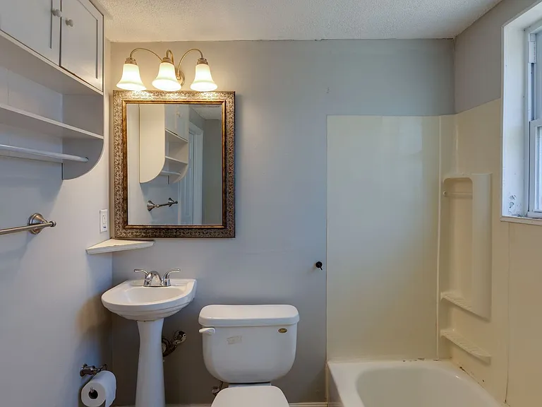 2412 Chapel Ave — Photo 5