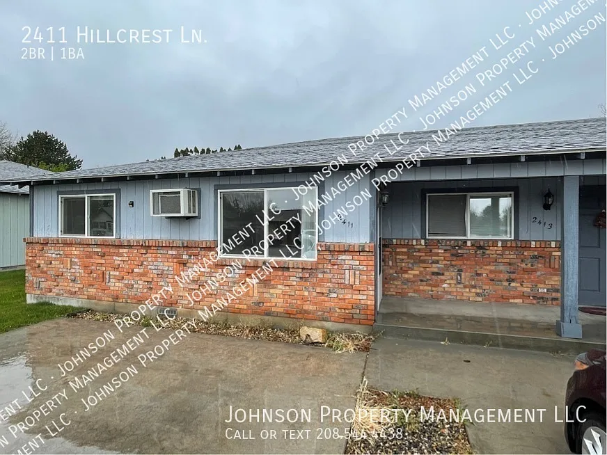 2411 Hillcrest Ln