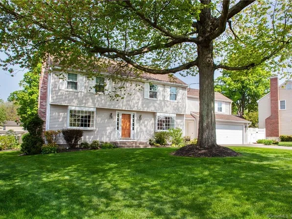 17 Visgrove Lane, West Hartford, CT 06117
