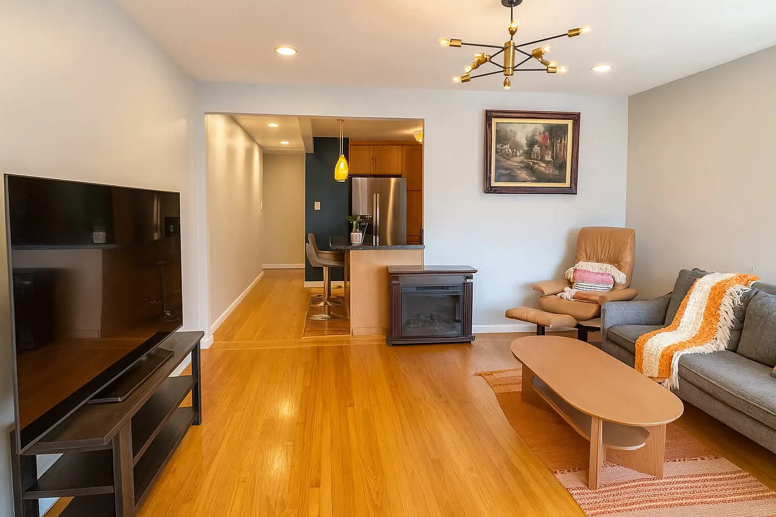 2 bed, 900 sqft, $3,195 — Photo 2