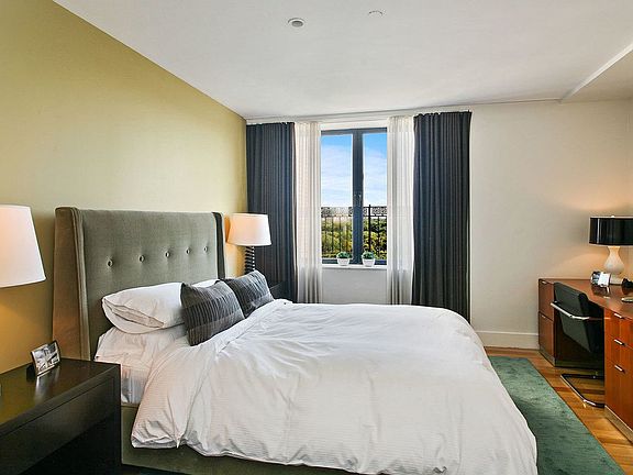 4th image of 160 Central Park S #1211