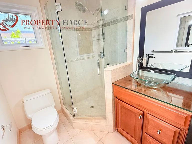 1623 Howard Ave — Photo 32