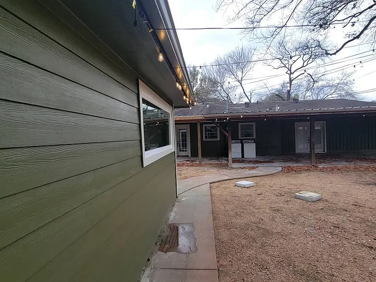 1546 Antoine Dr — Photo 5