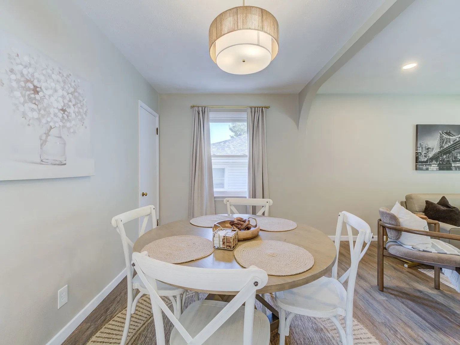 3 bed, 1.0 bath, 1004 sqft, $3,000 — Photo 1