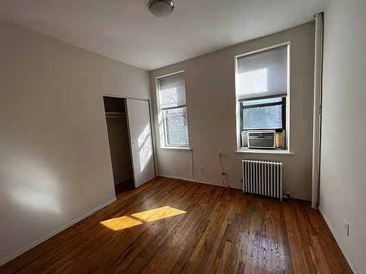 Rented by Salon Realty Corp | media 6