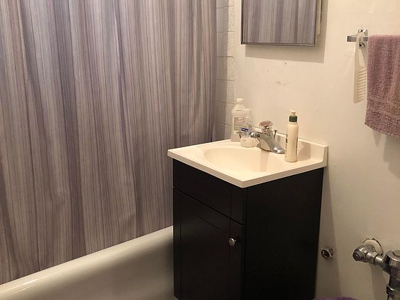 5th image of 3719 N Southport Ave APT 209
