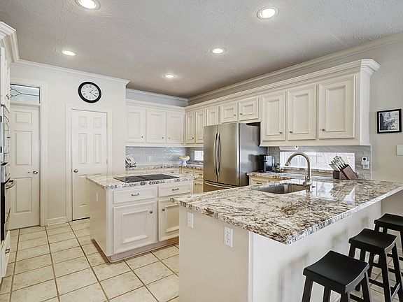 3rd image of 5911 Soaring Pine Ct