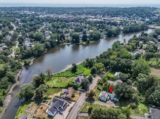 647 Bronson Rd, Southport, CT 06890