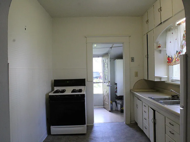 1411 S Webster St — Photo 6