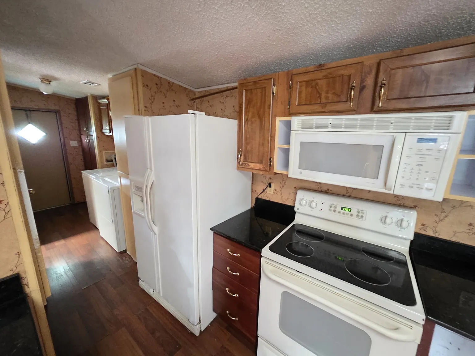 3 bed, 1800 sqft, $2,000 — Photo 4