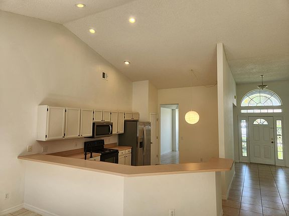 5th image of 2620 Smithfield Dr