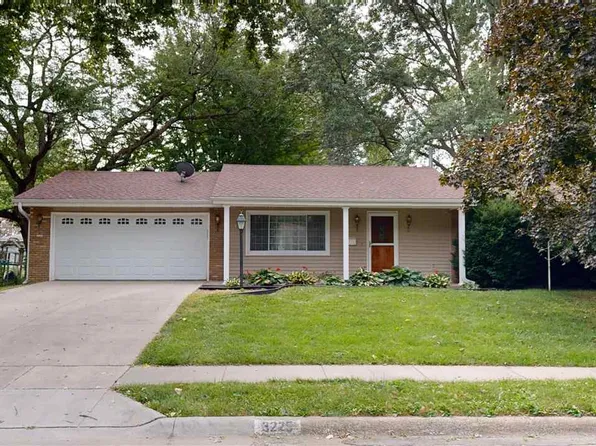 3225 Shamrock Dr, Iowa City, IA 52245