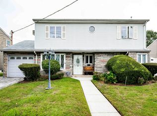 945 Dana Ave, Valley Stream, NY 11580