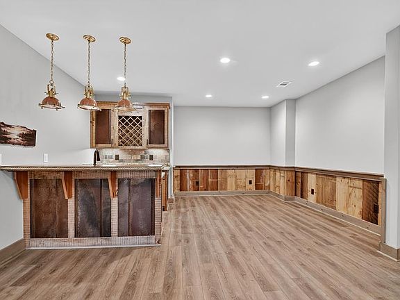 38th image of 382 Pocaset Dr