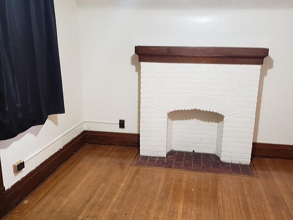 5th image of 60 Easton Ave