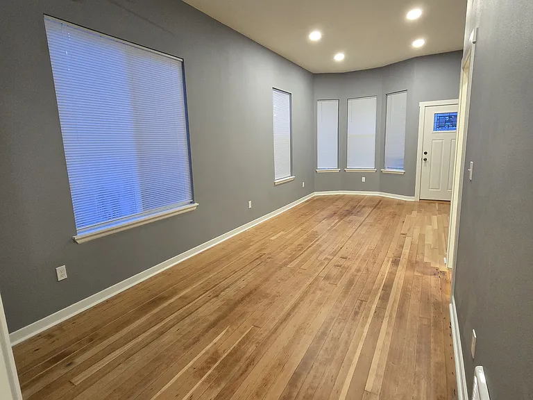 2311 Lombard Ave — Photo 5