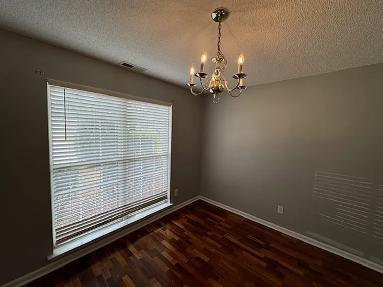 102 Alice Ct — Photo 5