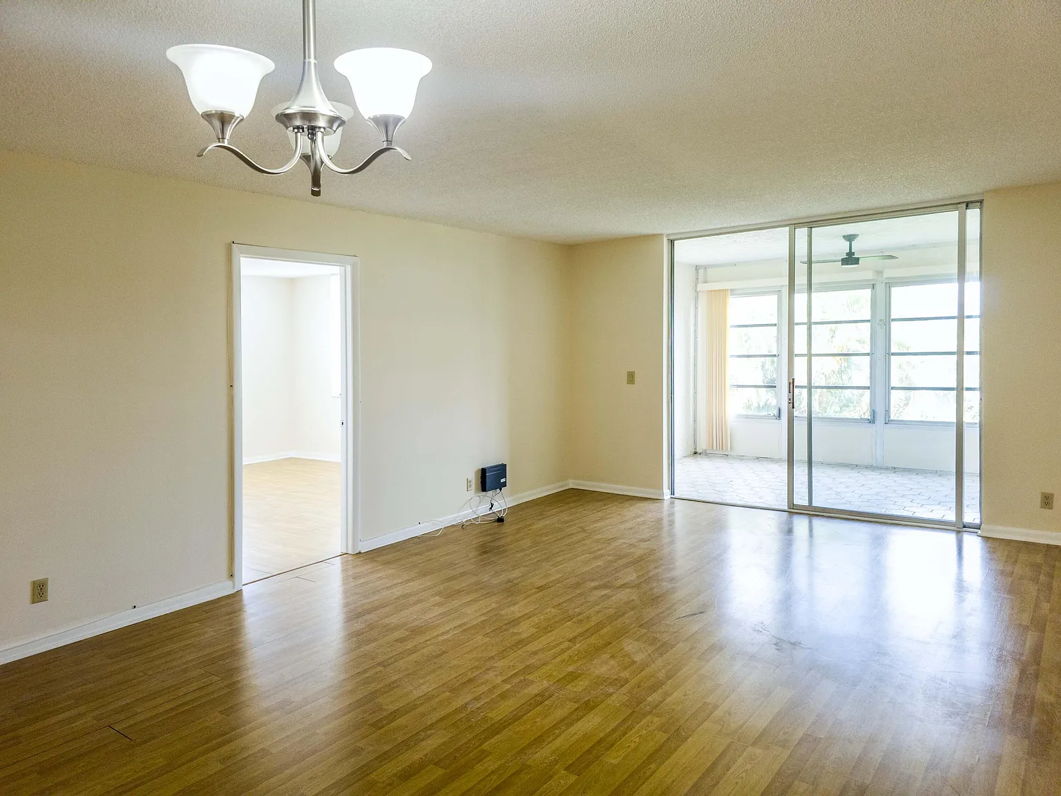 2 bed, 2.0 bath, 1006 sqft, $1,595 — Photo 4