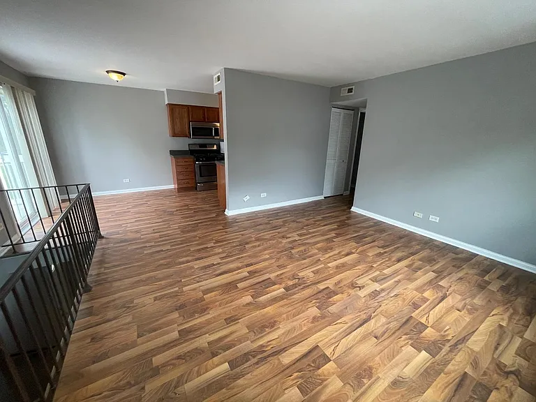 195 Thomas Ct #D — Photo 3