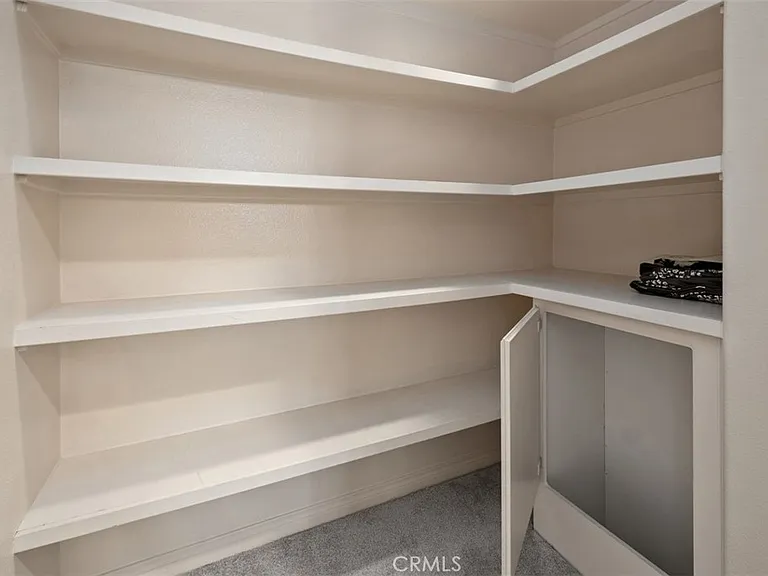 22481 Ivy Rdg — Photo 34
