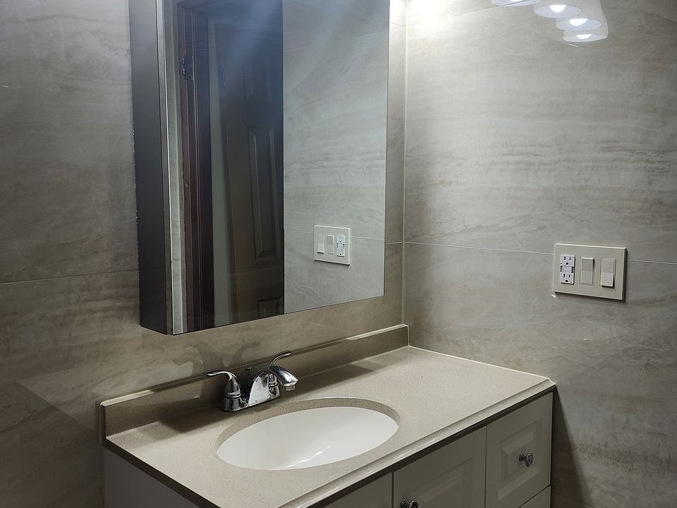 1st image of 31 Woodmere Ct