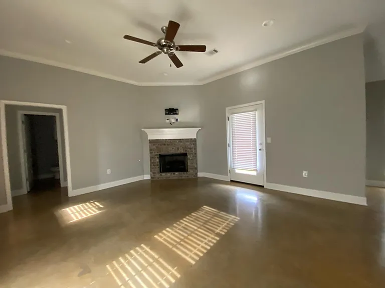 972 Filmore Dr — Photo 4