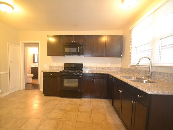 3rd image of 10918 Atkinson Ave