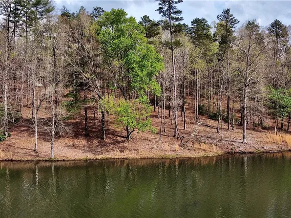 541 The Bear Blvd, Tamassee, SC 29686