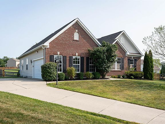 2nd image of 8082 Lois Ln
