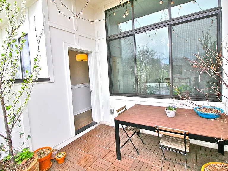 1029 Chester Ave — Photo 34