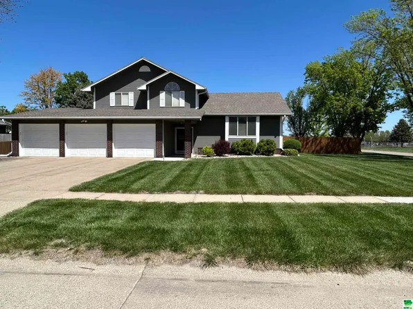 325 Regency Ct, South Sioux City, NE 68776
