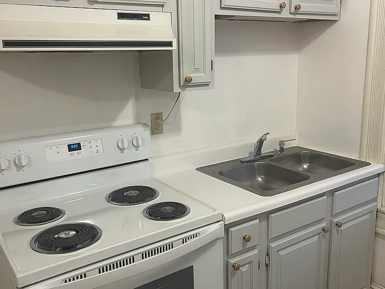 43 S Washington St #3 — Photo 7
