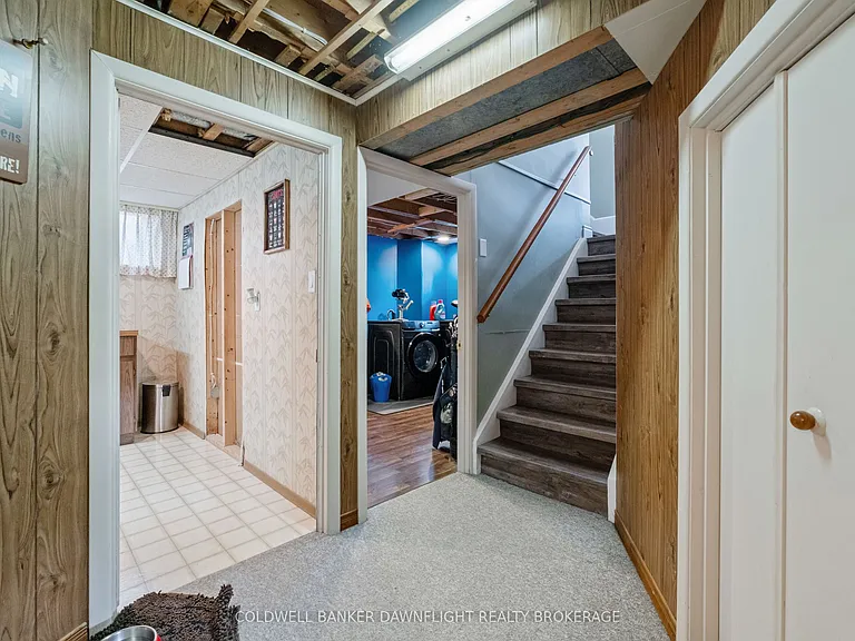 105 Wellington St W — Photo 24