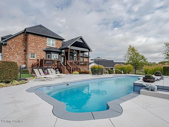 3rd image of 1031 Windsor Dr