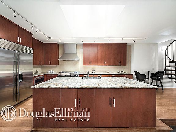 3rd image of 56 E 11th St #Penthouse