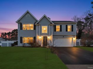 1 Vinyard Way, Coram, NY 11727