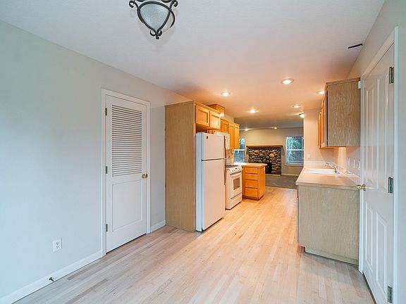 3rd image of 14900 SE Woodland Way