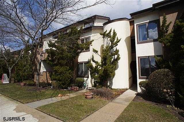 1st image of 111 Breton Ct
