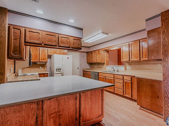 5th image of 406 Terrace Cir