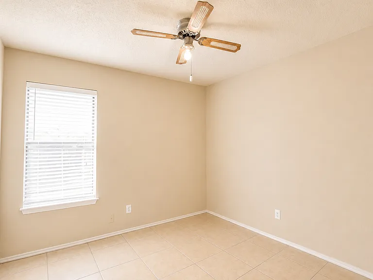 1410 Flameleaf Dr — Photo 36